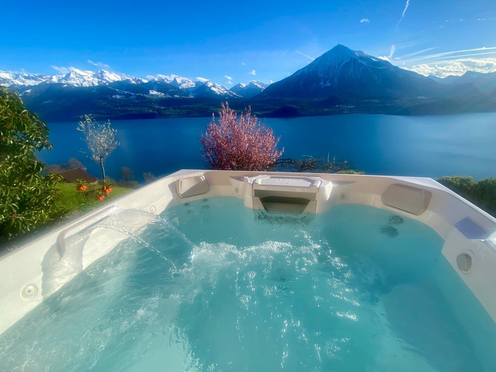 Chalet Egglen "Typical Swiss House, Best Views, Private Jacuzzi" Sigriswil Exterior photo