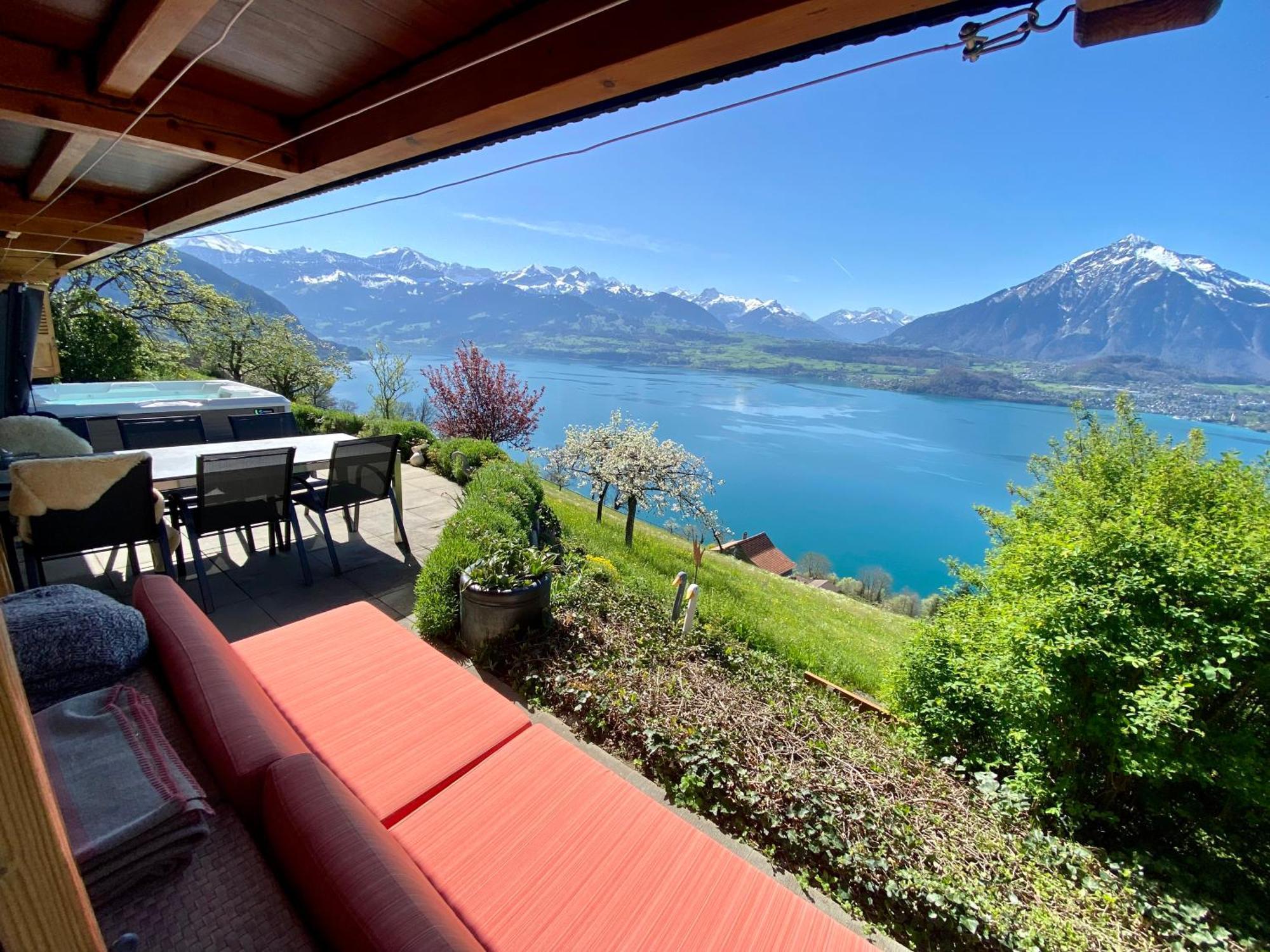 Chalet Egglen "Typical Swiss House, Best Views, Private Jacuzzi" Sigriswil Exterior photo