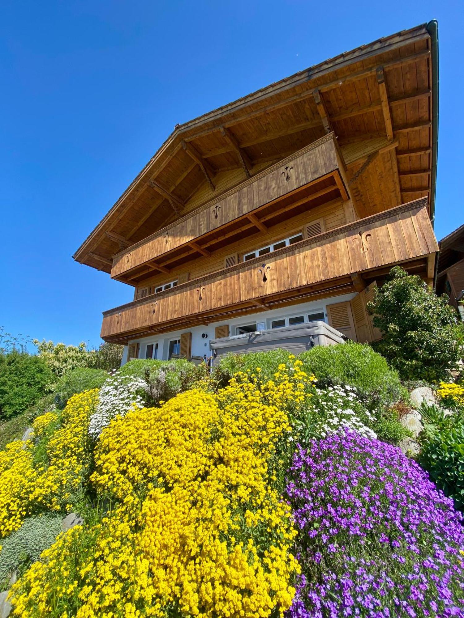Chalet Egglen "Typical Swiss House, Best Views, Private Jacuzzi" Sigriswil Exterior photo